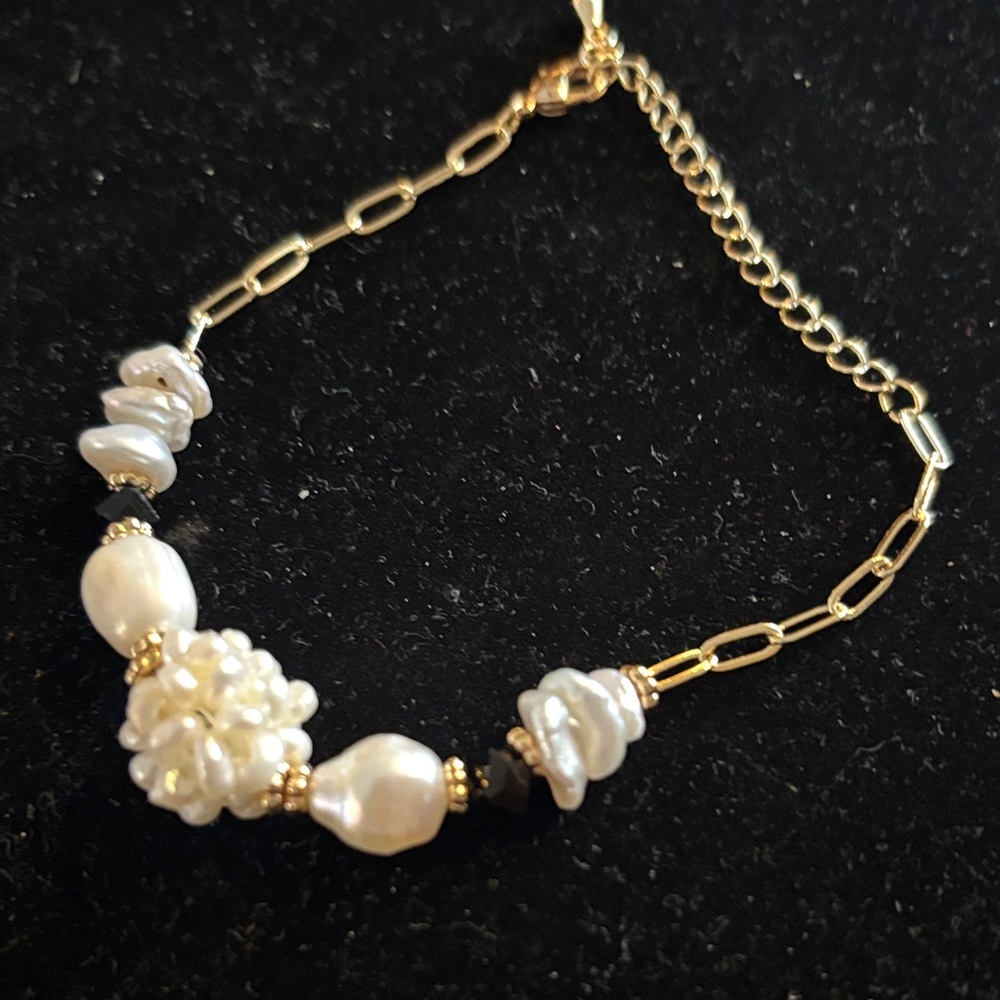 Elegant Gold and Faux Pearl Bracelet